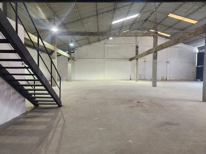 Bodega en arriendo en Guayabal, Medellín, 1160 m² · foto 4 de 17