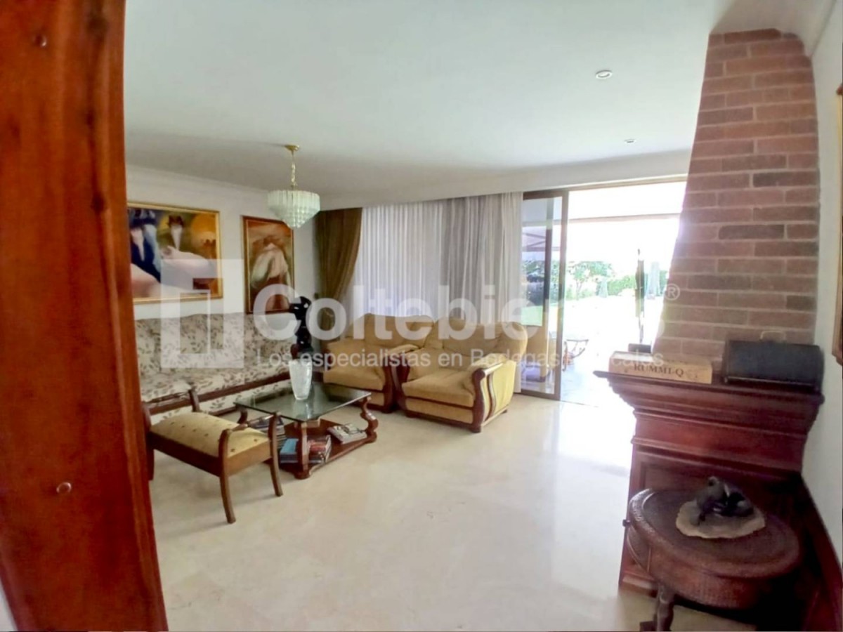 Casa en arriendo en El Poblado, Medellín · foto 3 de 24