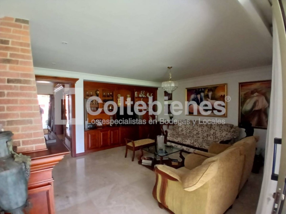 Casa en arriendo en El Poblado, Medellín · foto 4 de 24