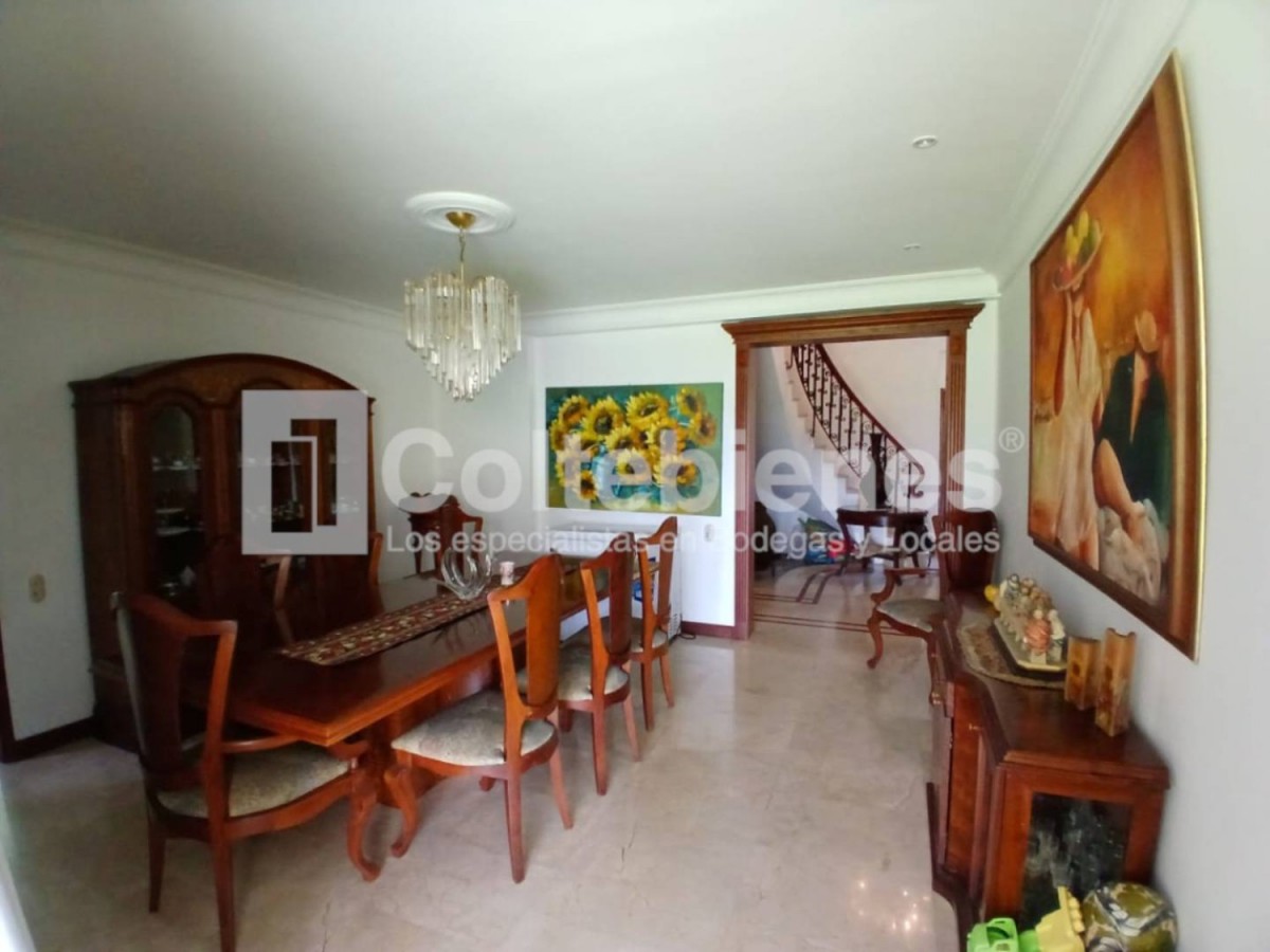 Casa en arriendo en El Poblado, Medellín · foto 6 de 24