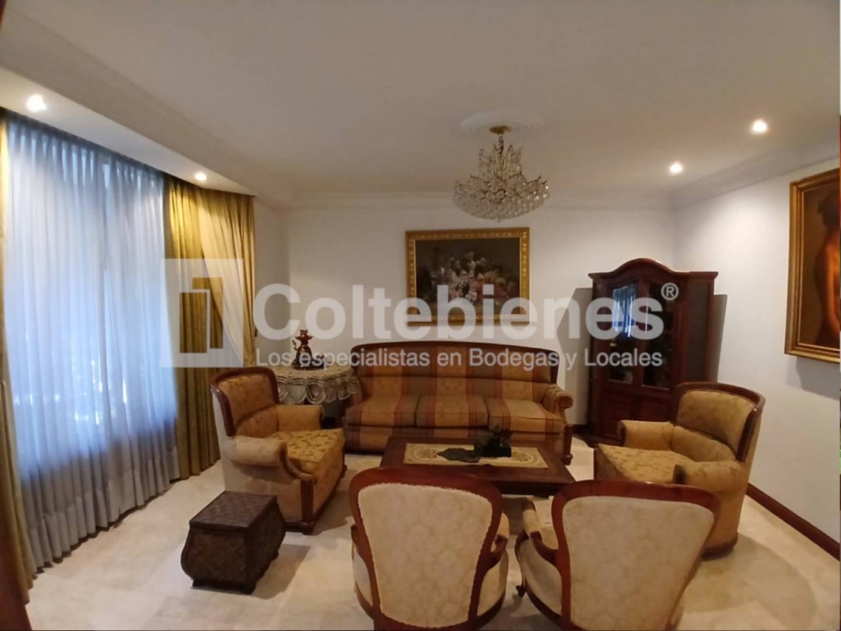 Casa en arriendo en El Poblado, Medellín · foto 8 de 24