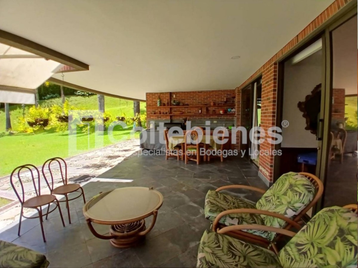 Casa en arriendo en El Poblado, Medellín · foto 10 de 24