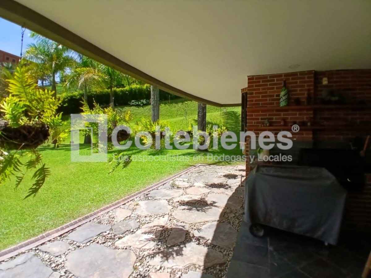 Casa en arriendo en El Poblado, Medellín · foto 11 de 24
