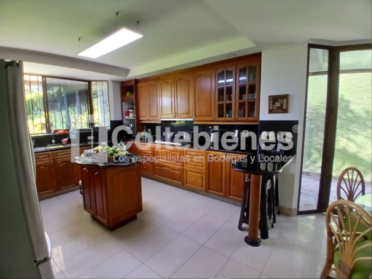 Casa en arriendo en El Poblado, Medellín · foto 13 de 24