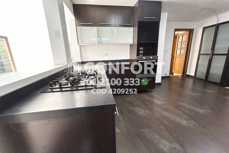 Casa de 3 alcobas en arriendo en Loma Benedictinos, Medellín, 452 m² · foto 4 de 24