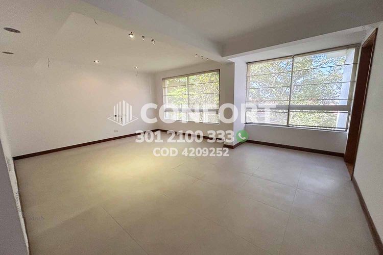 Casa de 3 alcobas en arriendo en Loma Benedictinos, Medellín, 452 m² · foto 11 de 24