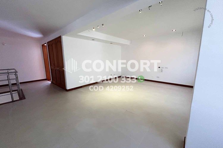 Casa de 3 alcobas en arriendo en Loma Benedictinos, Medellín, 452 m² · foto 12 de 24