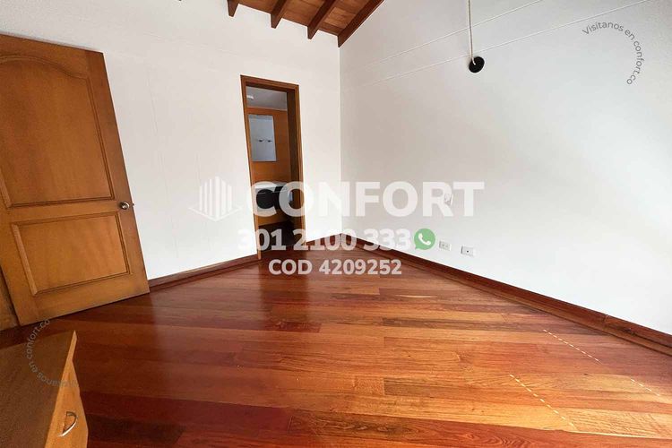Casa de 3 alcobas en arriendo en Loma Benedictinos, Medellín, 452 m² · foto 19 de 24