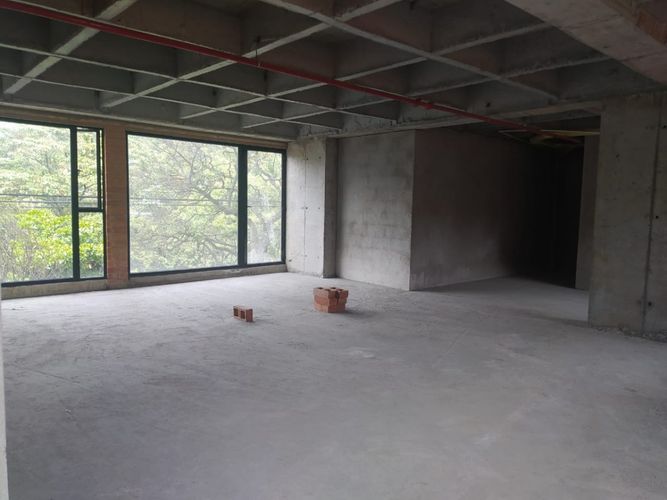 Oficina en arriendo en Los Colores, Medellín, 381 m² · foto 8 de 9