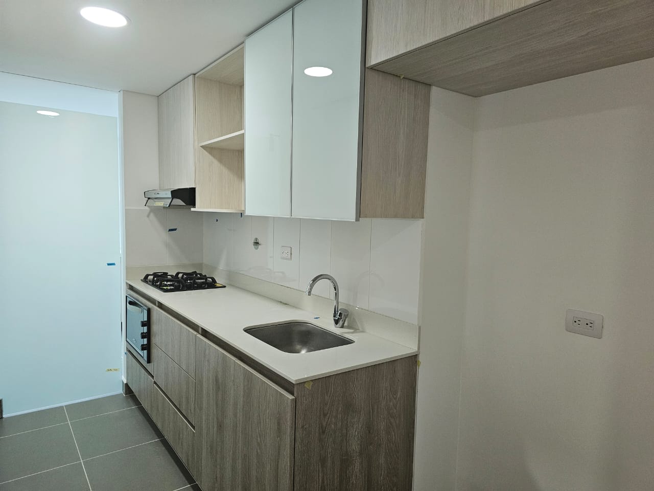 Apartamento en venta en El Poblado, Envigado · foto 4 de 14