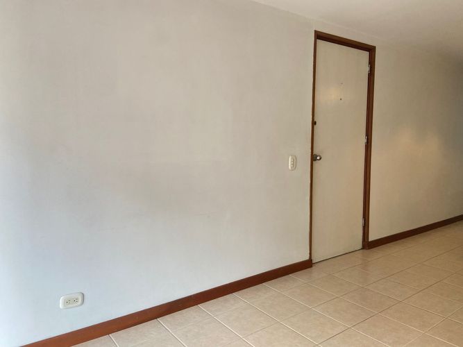 Apartamento de 3 alcobas en venta en San Jose, Sabaneta, 83 m² · foto 11 de 17