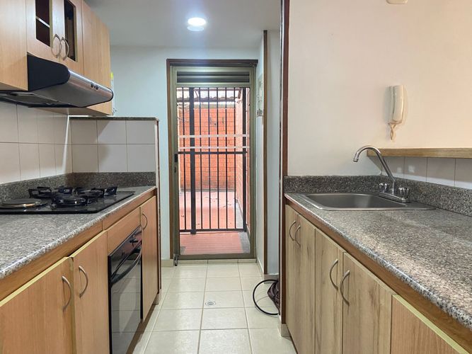 Apartamento de 3 alcobas en venta en San Jose, Sabaneta, 83 m² · foto 3 de 17