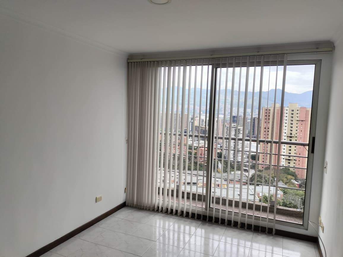 Apartamento en venta en El Poblado, Medellín · foto 2 de 14