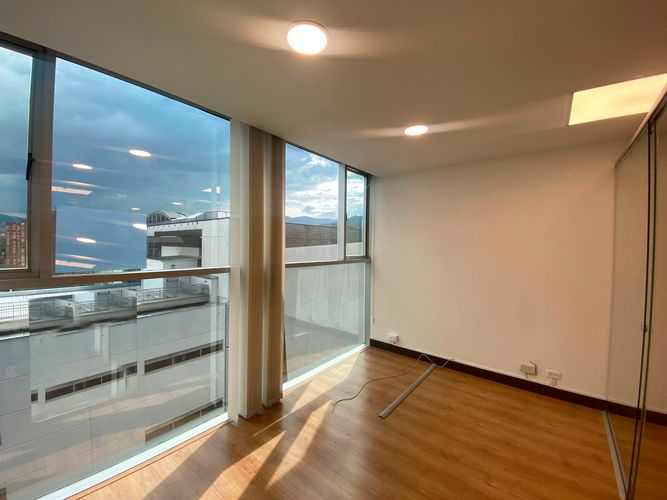 Oficina en arriendo en El Poblado, Medellín, 38 m² · foto 7 de 9