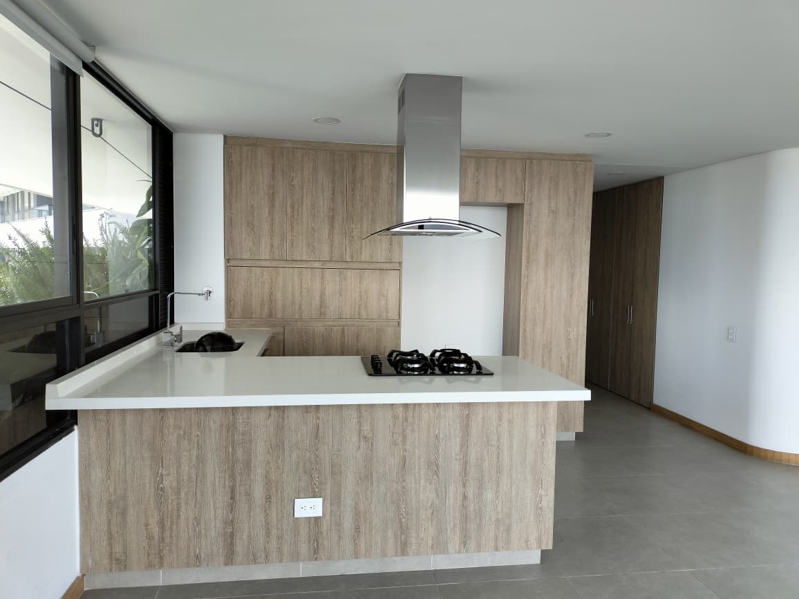 Apartamento en arriendo en El Poblado, Medellín · foto 5 de 19