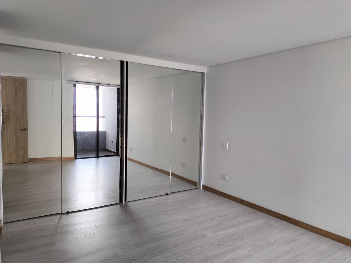 Apartamento en arriendo en El Poblado, Medellín · foto 3 de 19