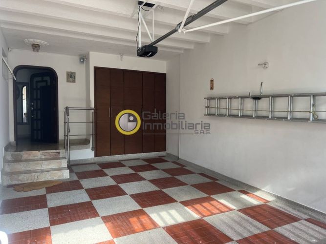 Casa de 4 alcobas en venta en La Floresta, Bucaramanga, 500 m² · foto 2 de 24