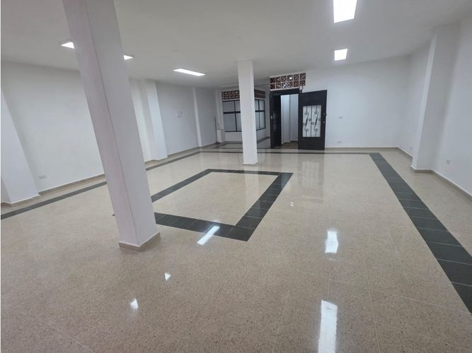 Oficina en arriendo en Suramericana, Medellín, 180 m² · foto 2 de 15