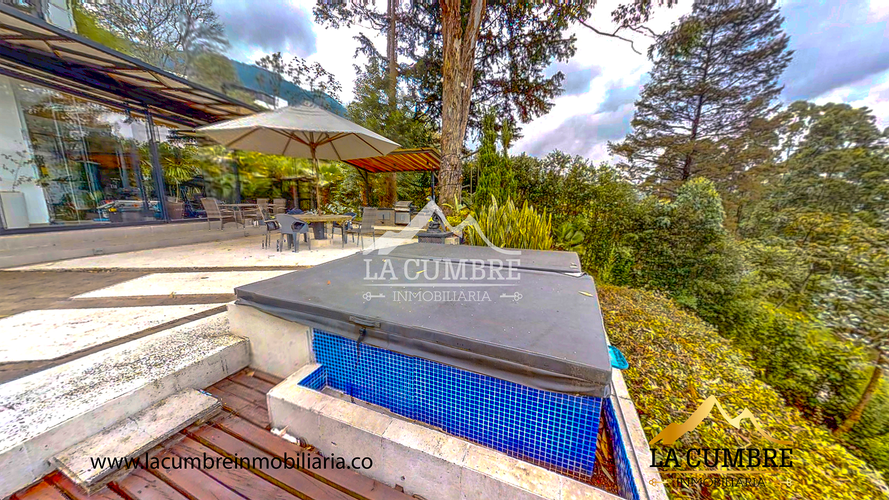 Casa de 3 alcobas en venta en Vía Las Palmas, Medellín, 412 m² · foto 16 de 24