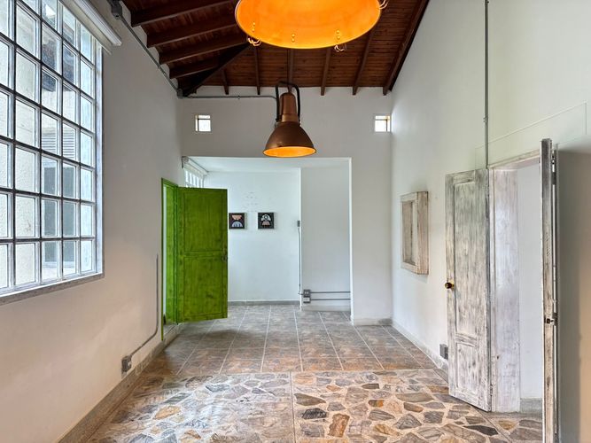 Oficina en arriendo en Loma Del Chocho, Envigado, 850 m² · foto 14 de 16