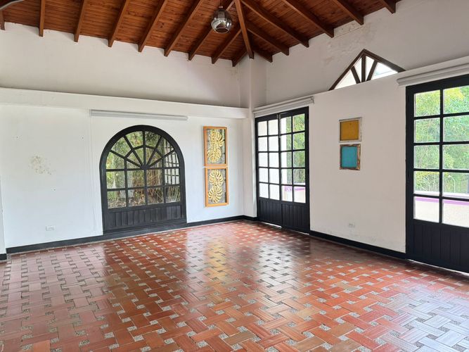 Oficina en arriendo en Loma Del Chocho, Envigado, 850 m² · foto 2 de 16