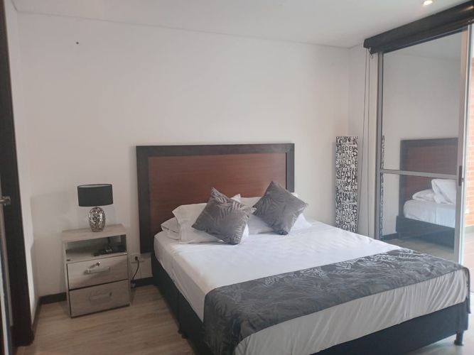 Apartamento de 2 alcobas en arriendo en El Poblado, Medellín, 100 m² · foto 10 de 15