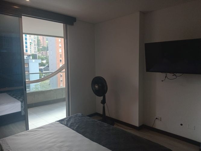 Apartamento de 2 alcobas en arriendo en El Poblado, Medellín, 100 m² · foto 4 de 15