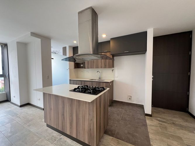 Apartamento de 3 alcobas en arriendo en Loma Del Esmeraldal, Envigado, 85 m² · foto 3 de 16