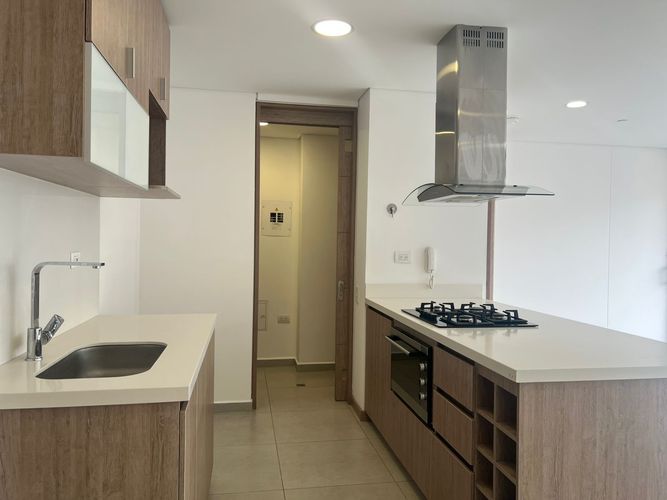 Apartamento de 2 alcobas en arriendo en Montessori, Envigado, 75 m² · foto 5 de 17