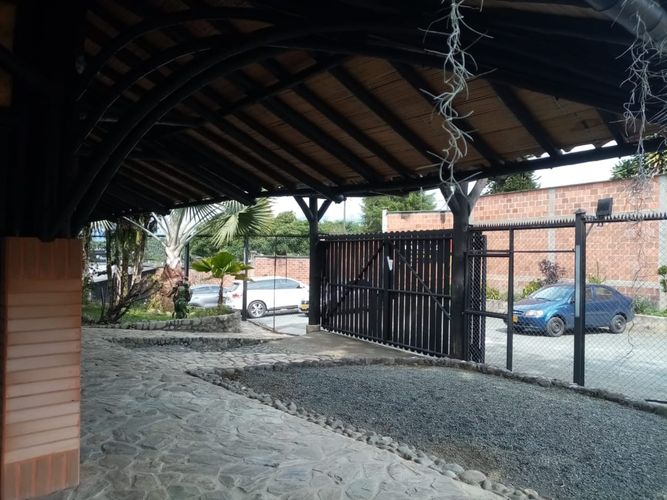Local en arriendo en Tribunas Corcega, Pereira, 1800 m² · foto 7 de 14