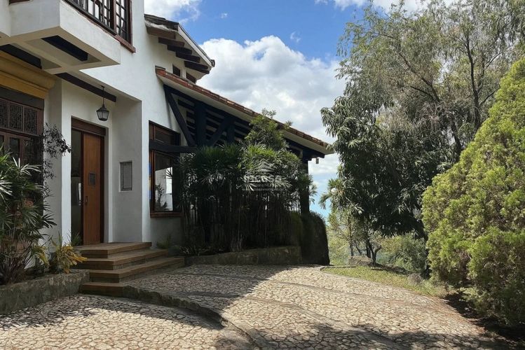 Casa de 3 alcobas en venta en Arroyohondo, Yumbo, 630 m² · foto 2 de 24