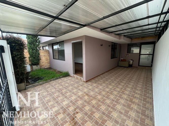 Casa de 3 alcobas en venta en Cota, 92 m² · foto 2 de 24