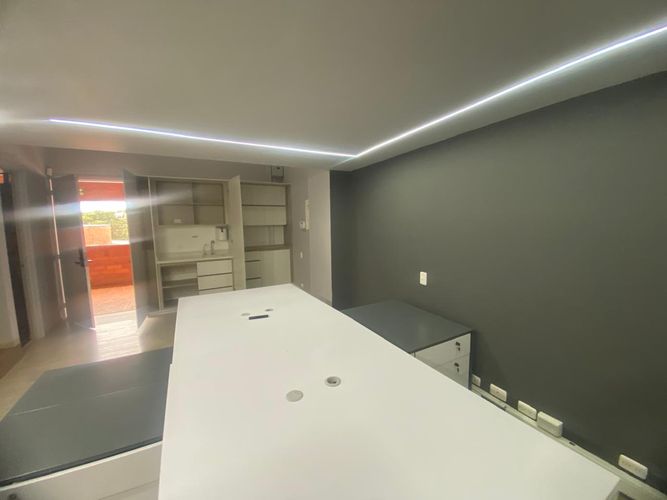 Oficina en arriendo en Loma Del Chocho, Envigado, 83 m² · foto 8 de 18