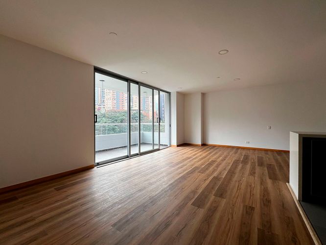 Apartamento de 3 alcobas en venta en Loma De Las Brujas, Envigado, 130 m² · foto 2 de 19