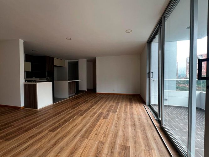 Apartamento de 3 alcobas en venta en Loma De Las Brujas, Envigado, 130 m² · foto 4 de 19