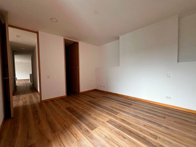 Apartamento de 3 alcobas en venta en Loma De Las Brujas, Envigado, 130 m² · foto 10 de 19