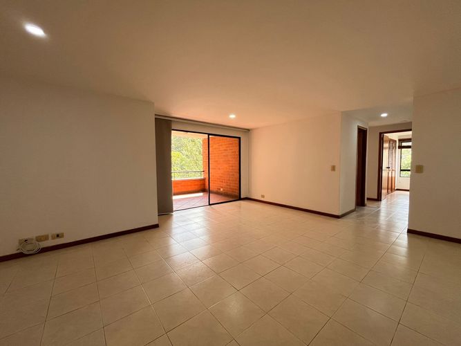 Apartamento de 3 alcobas en arriendo en El Poblado, Medellín, 134 m² · foto 3 de 19