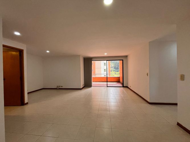 Apartamento de 3 alcobas en arriendo en El Poblado, Medellín, 134 m² · foto 5 de 19