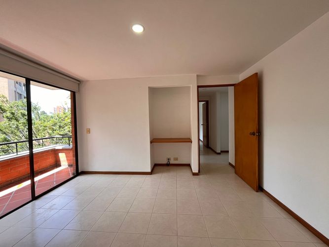 Apartamento de 3 alcobas en arriendo en El Poblado, Medellín, 134 m² · foto 2 de 19