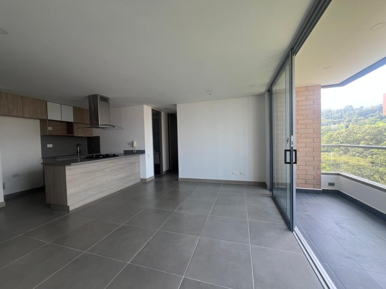 Apartamento en arriendo en Cumbres, Envigado · foto 2 de 14