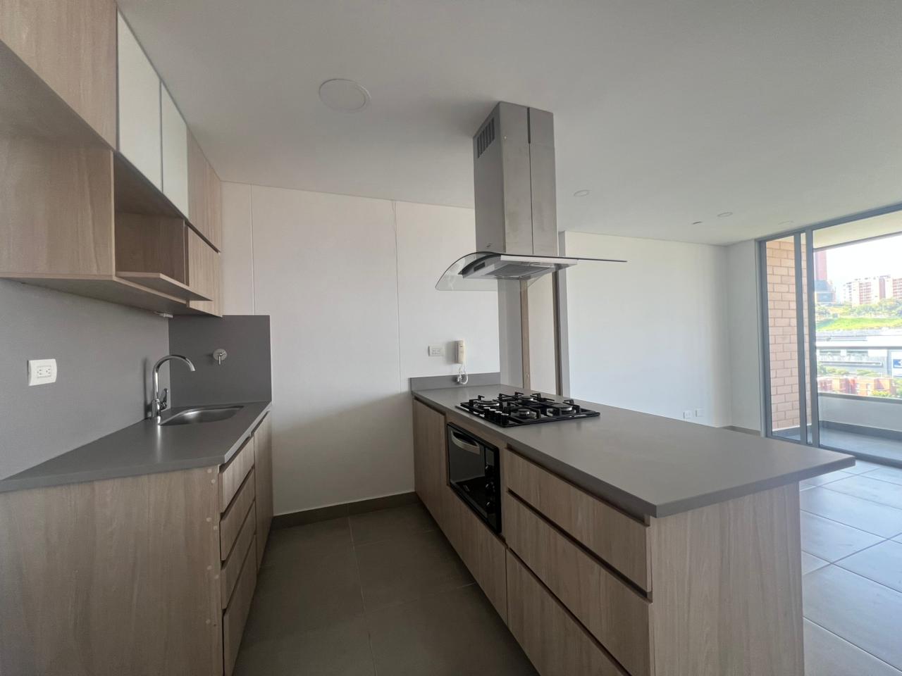 Apartamento en arriendo en Cumbres, Envigado · foto 4 de 14
