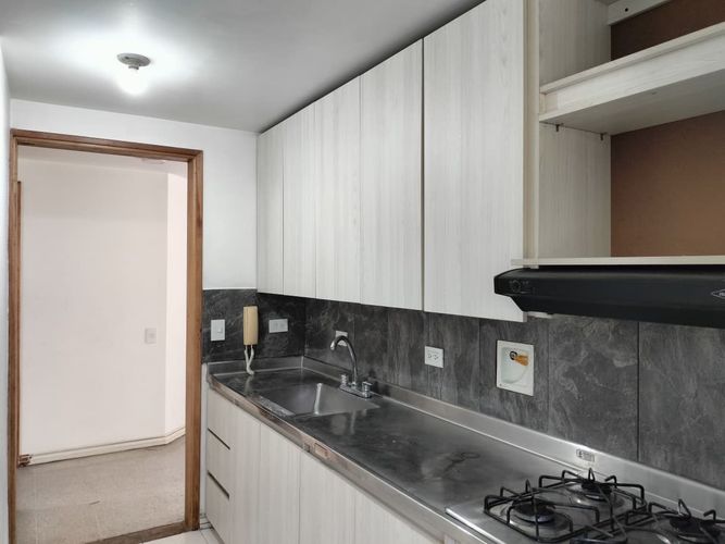 Apartamento de 2 alcobas en arriendo en El Poblado, Medellín, 72 m² · foto 4 de 16
