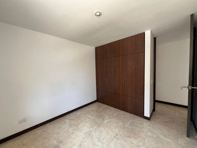 Apartamento de 3 alcobas en arriendo en Cumbres, Envigado, 73 m² · foto 2 de 15