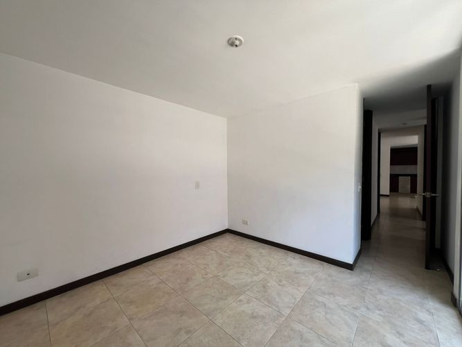 Apartamento de 3 alcobas en arriendo en Cumbres, Envigado, 73 m² · foto 4 de 15