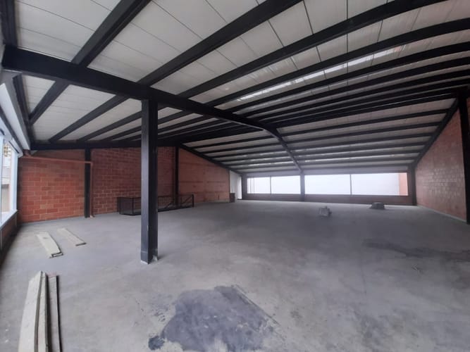 Bodega en arriendo en Calasanz, Medellín, 290 m² · foto 2 de 4