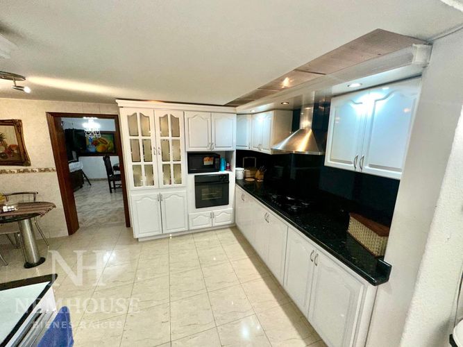 Casa de 5 alcobas en venta en Pontevedra, Bogotá, 360 m² · foto 13 de 24