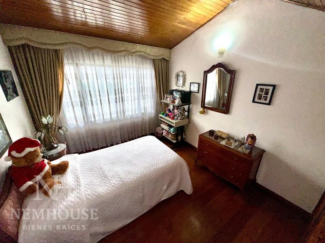 Casa de 5 alcobas en venta en Pontevedra, Bogotá, 360 m² · foto 22 de 24