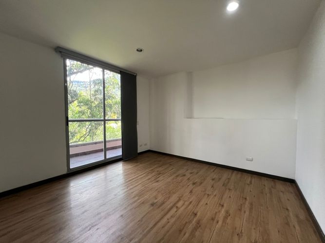 Apartamento de 3 alcobas en arriendo en Loma Del Esmeraldal, Envigado, 140 m² · foto 3 de 19