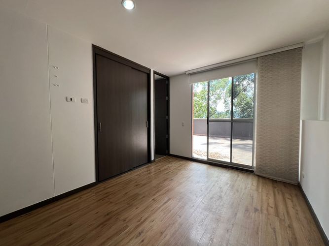 Apartamento de 3 alcobas en arriendo en Loma Del Esmeraldal, Envigado, 140 m² · foto 2 de 19