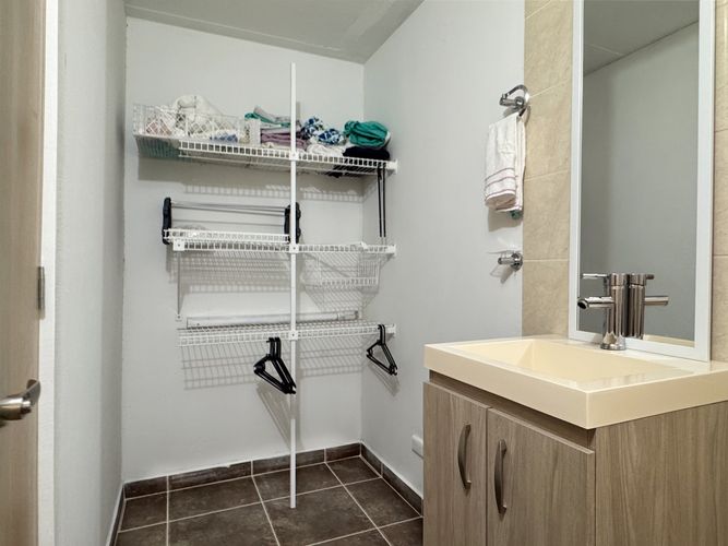 Apartamento de 2 alcobas en venta en Cuatro Esquinas, Rionegro, 57 m² · foto 10 de 12